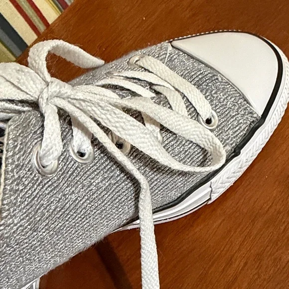 Converse All Star Women’s 7.5 Silver Gray Knit Fabric Sparkle Sweater Sneakers - Picture 4 of 13